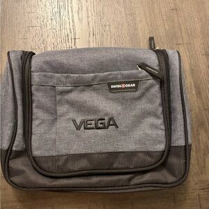 SwissGear Vega Men's Toiletry Bag in Charcoal Gray and Black